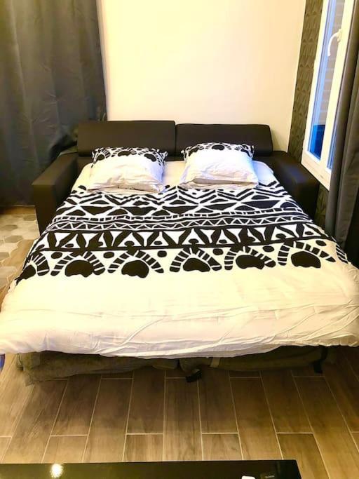 Le Led Room,Centre Ville Place De Parking Gratuite Sens Exterior foto